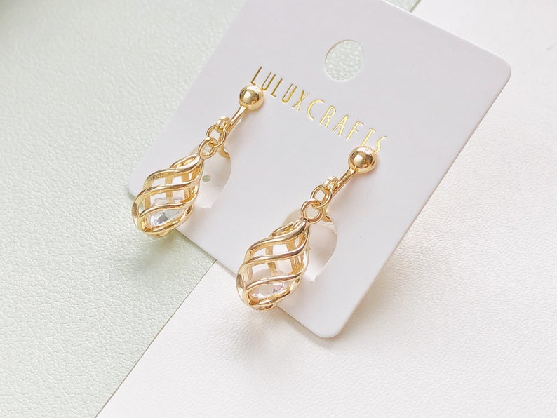 Teardrop cilp on /stud/ hook Earring, Gold Vintage Geometric Earring, Gift for her image 2