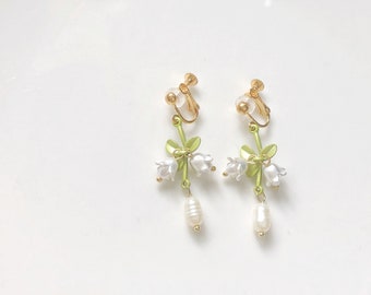 Cute Flower and faux pearl long dangle earrings, Dainty Floral earring, Gift for her, gift for mum