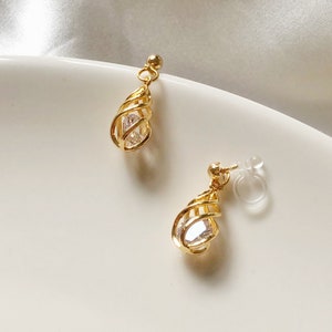 Teardrop cilp on /stud/ hook Earring, Gold Vintage Geometric Earring, Gift for her image 3