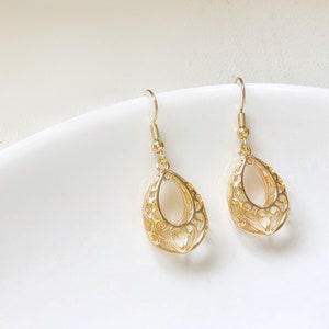 Gold colour Teardrop Cilp on/stud Earring, Gold Vintage Geometric Earring, Gift for her