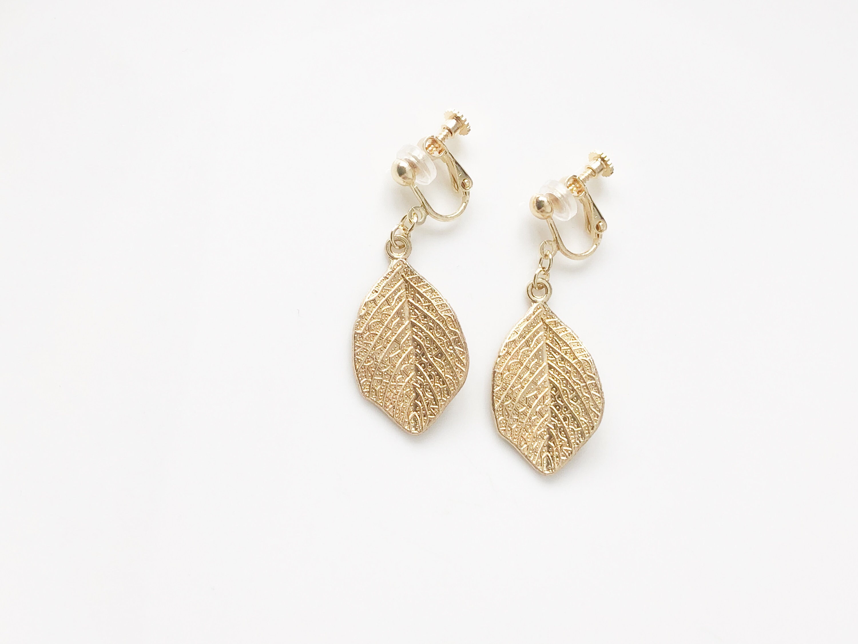 Boucles D'oreilles CLIP Pendantes Dorées - Feuille D'arbre - Chandelier - Neuf Sans Emballage