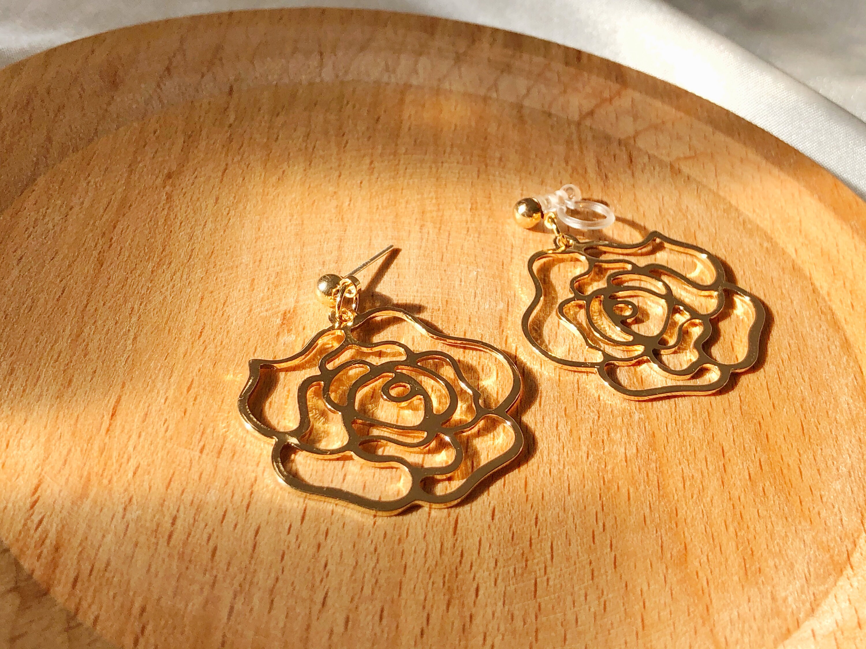 Rose design deals gold earrings