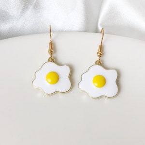 Fried egg dangle Earrings, cartoon breakfast earring, gift for her