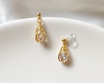 Teardrop cilp on Earring, Gold Vintage Geometric Earring, Gift for her