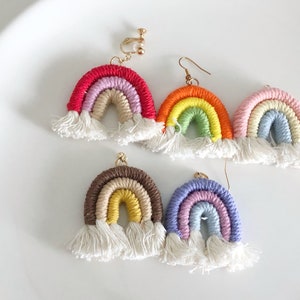 Adorables boucles d'oreilles à clip arc-en-ciel tissées colorées, cadeau pour elle