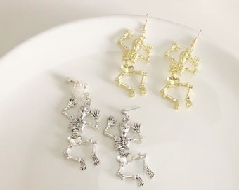 Orecchini a forma di mano con scheletro, in argento Sterling