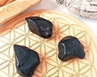 Spinelle noir, pierre roulée ( pierre naturelle, protection puissante, bouclier, projets, circulation énergétique, gemmes, lithothérapie )