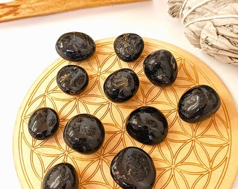 Turmalina negra, piedra pulida (piedra natural, poderosa protección, ondas electromagnéticas, vibraciones positivas, litoterapia)