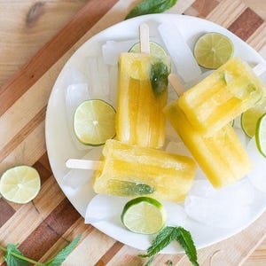 Sommerliches Eis am Stiel für Erwachsene