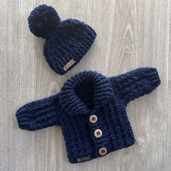 Patrón de crochet Cuello chal Cárdigan para bebé y niño pequeño - Conjunto de suéter y sombrero William en 8 tamaños Prem a 10 años DK/8 capas SÓLO EN INGLÉS