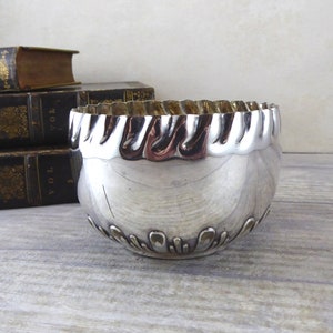 Piatto d&#39;argento vintage aggraffato piatto decorativo / piatto pot-pourri / piatto da portata