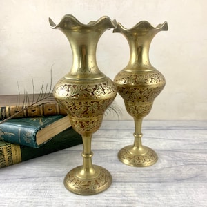 ヴィンテージのインド産の大型真鍮製花瓶 2 個セット / 赤い