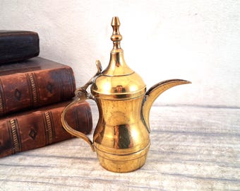 Vintage Dallah Miniatur-Messing-Kaffeekanne mit Gravur / türkische Kaffeekanne