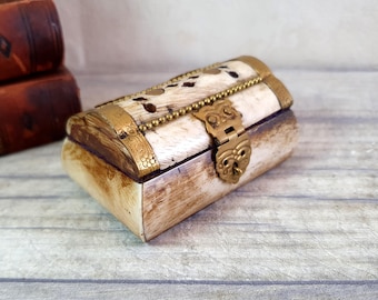 Vintage Moroccan camel bone and brass trinket box / jewellery box / small treasure casket