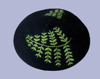 Béret de feuille de fougère, chapeau de béret de fougère arborescente, béret français, béret fait main, cadeau pour les femmes, chapeau d’hiver, cadeau d’anniversaire, feutre de laine, feutrage à l’aiguille,