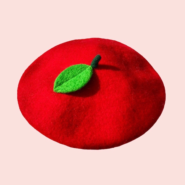 Béret pomme rouge, béret français, béret aux fruits fait main, cadeau pour femme, chapeau d'hiver, cadeau d'anniversaire, béret aux fruits en feutre de laine