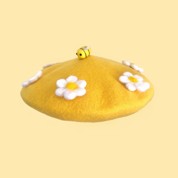 Daisy and bee beret, pastel yellow wool felt  french beret winter hat,  kawaii y2k cottagecore floral fairy beret hat, gift for women girls