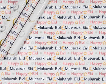Könnte beinhalten: Weißes Geschenkpapier mit einem sich wiederholenden Muster aus goldenen Halbmonden, rosa Sternen und dem Text "Eid Mubarak" und "Happy Eid" in Schwarz und Orange.