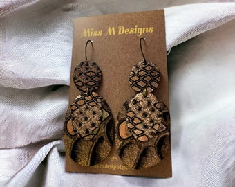 Pendientes Hazel - Pendientes de bronce con estampado animal de cuero ligero