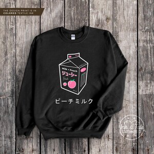 Estética japonesa Peach Milk Crewneck / Suéter con estampado gráfico KAWAII / Sudadera de mezcla pesada / Regalo perfecto / Suéter unisex / NEGRO