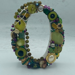 Jeweled letter O