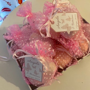 Bomboniere Nascita bimba. Sapone Naturale con Olio EVO.  Fatto a mano . In sacchetto di organza. Con tag in cartoncino personalizzabile.