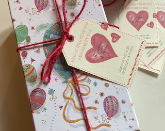 Día de la Madre: 3 jabones naturales, artesanales y perfumados en forma de corazón. En caja de regalo con etiqueta de felicitación para personalizar.