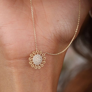 14K Gold CZ Sonnenblume Anhänger - Filigrane glitzernde Cz Sonne Sonnenblume Halskette - Minimalistischer Schmuck - Geburtstags Geschenk- Weihnachtsgeschenk