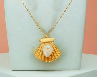 14K Gold Sea Shell Pearl Necklace