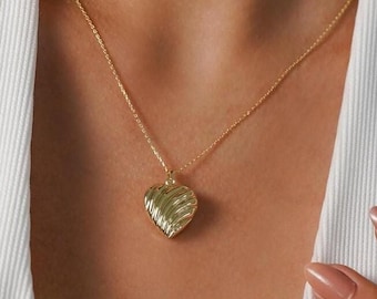 14K Gold Textured Heart Pendant Necklace