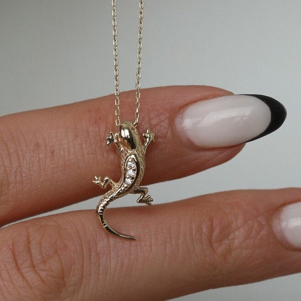 14K Real Gold Lizard Necklace/ Minimalist Lizard Pendant/ Dainty Lizard Necklace/ Vintage Animal Necklace/ Nature Gift/ Mother's Day Gift