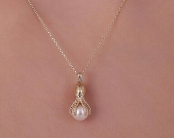14K Gold Octopus Pearl Necklace