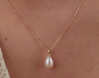 14K Gold Teardrop Pearl Pendant Necklace