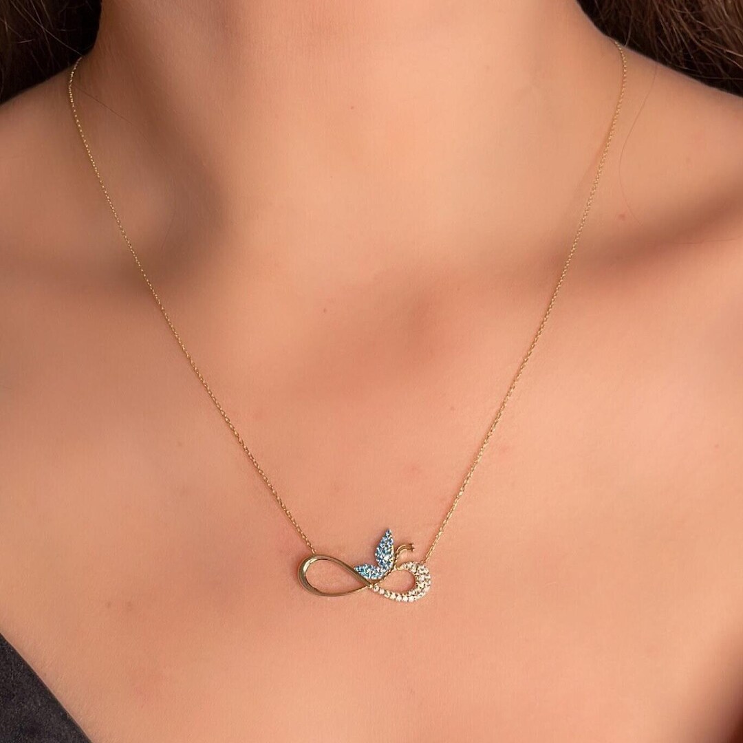 Collana con ciondolo a forma di farfalla fatata in oro 14k