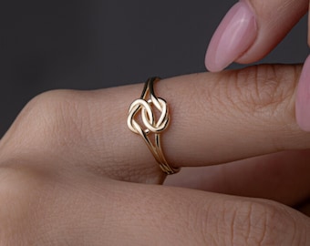 14K Gold Knot Ring