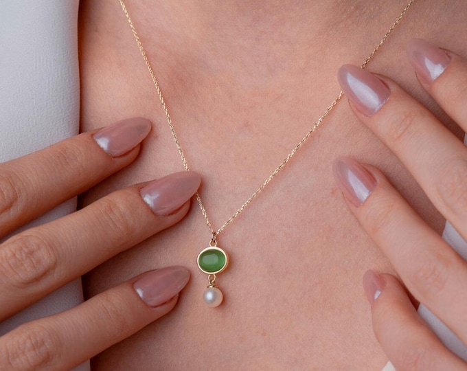 Oval Cabochon Green Stone & Dangle Pearl Necklace
