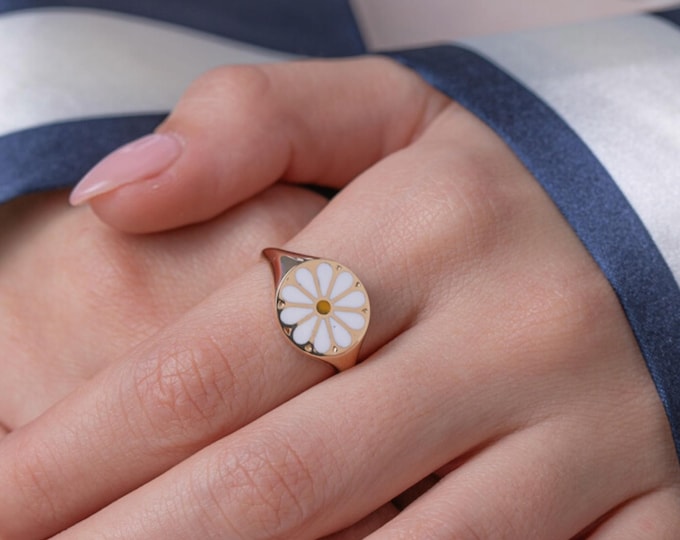 Enamel Daisy Flower Signet Ring
