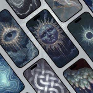 Puede incluir: Una colección de smartphones que muestran arte digital con temática celestial. Los diseños presentan un ojo, un sol con rostro y patrones cósmicos en tonos azules, dorados y blancos. Los teléfonos están dispuestos sobre una superficie gris claro.
