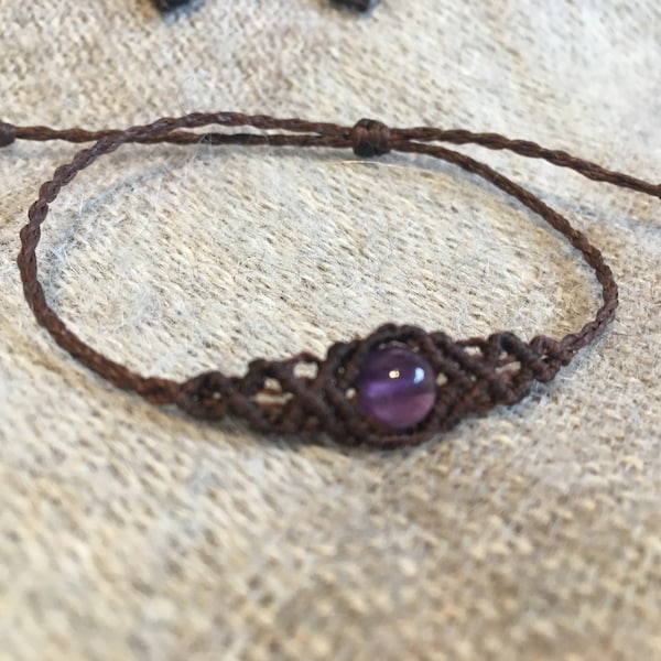 Bracelet et boucles d'oreille en micro macramé avec perle en Améthyste - les doigts des fées -