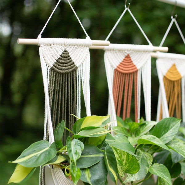 Macramé Mural - Suspension pour Plantes en Blanc et Terracotta/ Jaune/ Vert/ Gris - Porte Plante - Décoration d'Interieur Bohème - Tissage