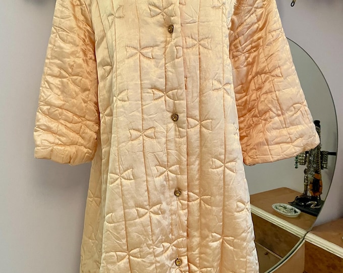 Tiffany Loungewear Golden Silk Quilted Housecoat 3/4 Sleeves Mandarin Collar Med/Large 1950s-60s Eveningwear Lined