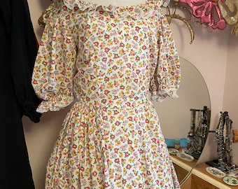 Vintage 70s does Colonial yellow/pink/white Floral Print Puffed Sleeve Cotton Maxi Dress M Back Zip Ruffled w Matching Bonnet