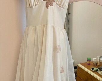 Vintage VAN RAALTE WM 34 (Med) Tan Nylon Nightgown 1961 Falling Leaves Applique Fairy Retro Chiffon over Nylon