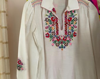 Vintage early 70s folk embroidered cotton long sleeve embroidered peasant blouse