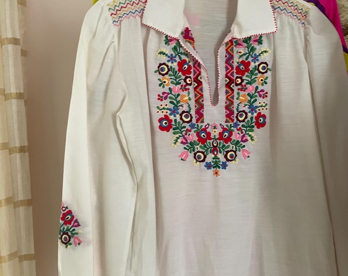 Vintage early 70s folk embroidered cotton long sleeve embroidered peasant blouse