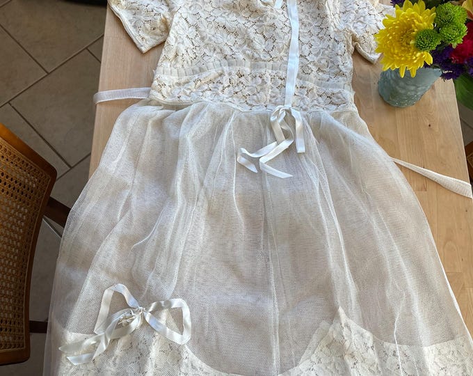 Vintage First Communion/Flower Girl Dress Lace w Bow Detail Size 14 Girls' Overdress Short Sleeve Ballerina