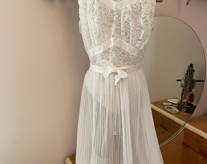 Seamprufe 1930s-40s White Lace Bodice Full Length Sheer  Nightgown Pleated Skirt Bridal Lingerie  Small