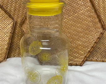 Featured image of post Vintage Pyrex Juice Carafe / Vintage pyrex, macarons, and bread.