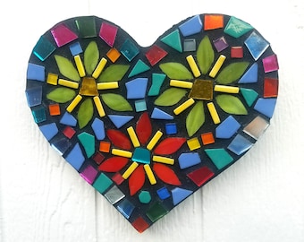 Herzförmiges Mosaik, Wohndekoration oder Geschenk für Gartenliebhaber, Herz Wanddekoration Kunst.