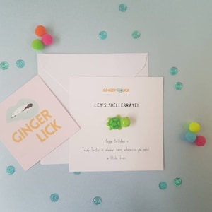 Süße Geburtstagskarte | Lasst uns Shellebrate! | Wortspielkarte | Geburtstagsgeschenk mit personalisierter Nachricht | Schildkröte | Schildkröte Geburtstagsgeschenk